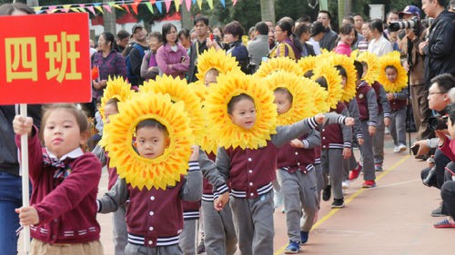 广西教育厅幼儿园:家长与孩子共享趣味童年