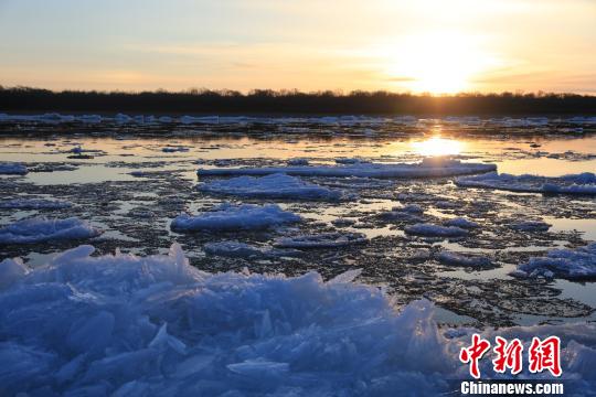 黑龙江呼玛民族特色与国际风情烹制开江美味