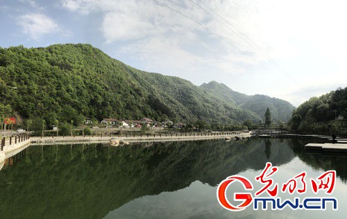 河口村的绿水青山 张亚雄摄
