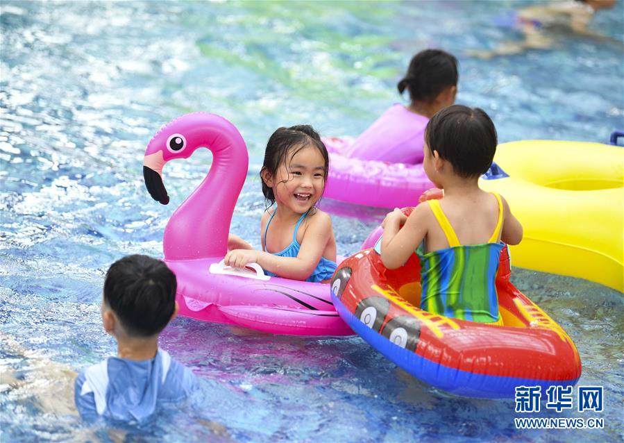 重庆市首次举办全国击剑赛事 全国500余名击剑高手决战忠县