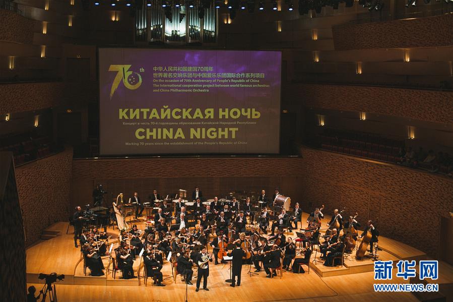 世界名校龙舟队海河竞渡 共庆“百年南开”