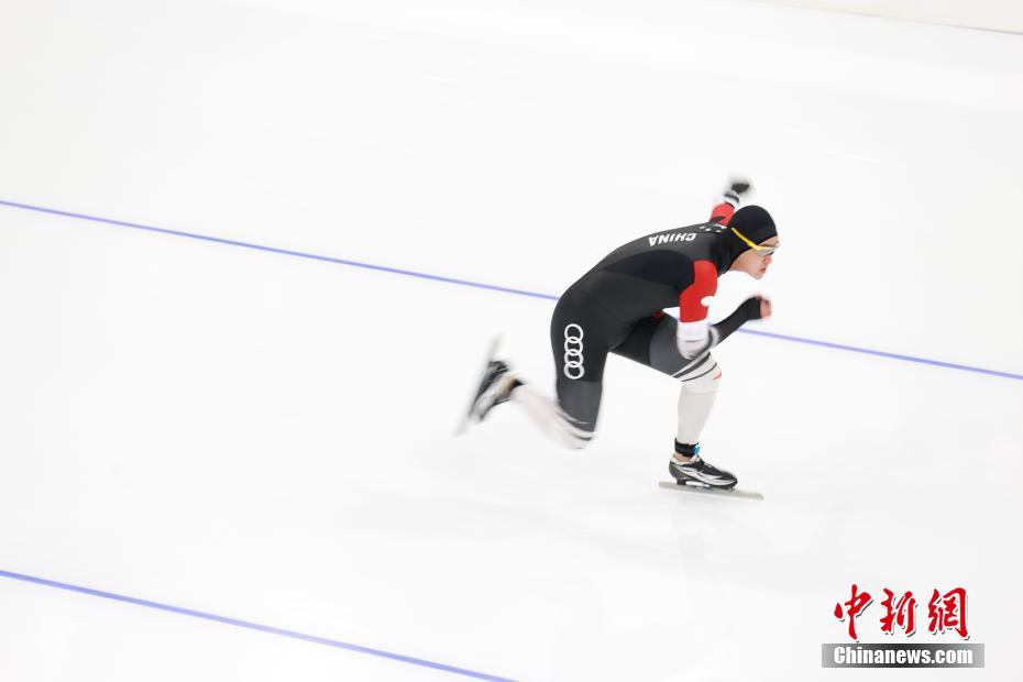 相约北京冰上项目测试活动速度滑冰比赛拉开帷幕