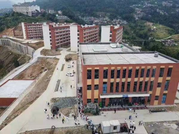 云南普高红河项目金平县第二高级中学主体完工