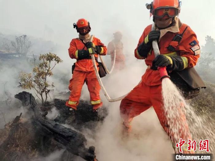 森林防灭火指挥部办公室9日下午就甘孜州九龙县呷尔镇"2·16"森林火灾
