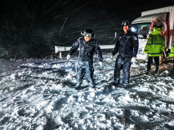 内蒙古呼伦贝尔遭遇暴雪天气
