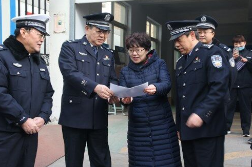 1月3日,太原市副市长,市公安局局长马润生和迎泽区公安交警等相关负责