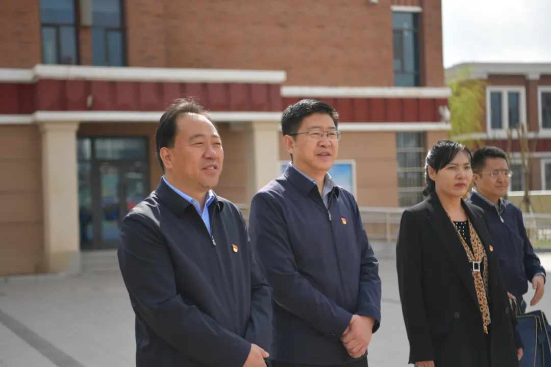 青海省果洛州委州政府领导赴西宁果洛中学调研
