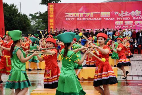 传承非遗"打扁担" 喜迎壮乡"三月三"