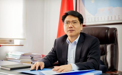 邓云锋寄语青岛教师:立德树人 成就未来