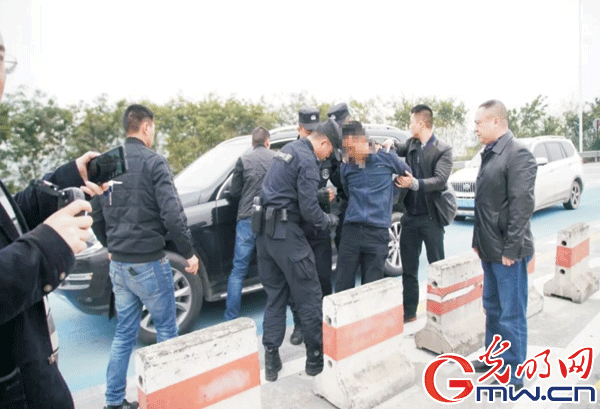 重庆涪陵警方打掉一暴力垄断客运行业涉黑犯罪组织