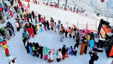 追着雪花看新疆丨走，去新疆玩雪吧！