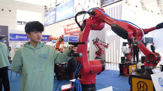 大战略牵引新开局丨巧借春风乘势起 “大消费”跑出新节奏