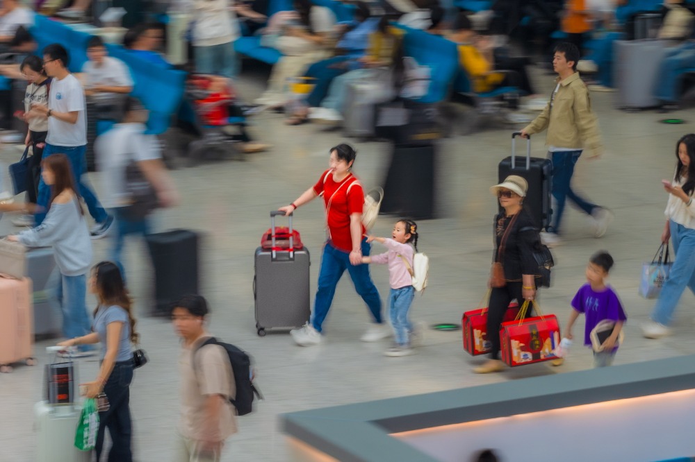 图片新闻｜“五一”假期 火车站迎出行高峰