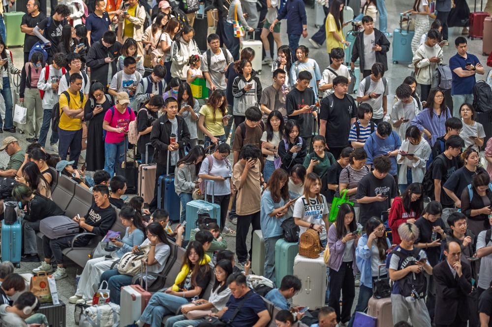 图片新闻｜“五一”假期 火车站迎出行高峰