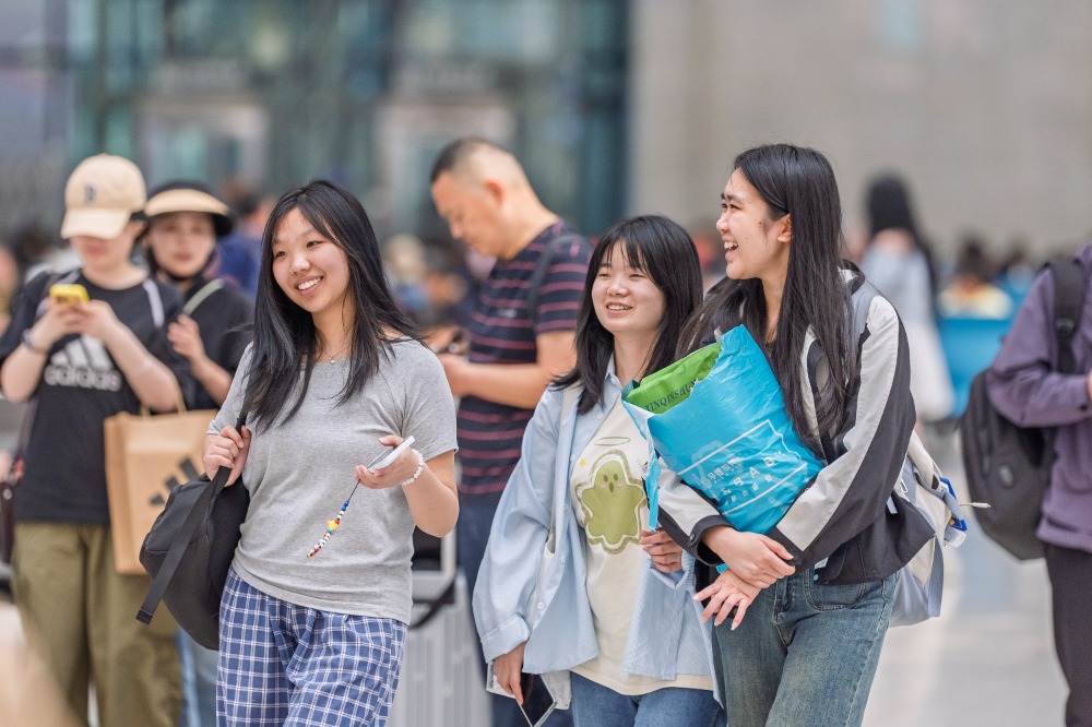 图片新闻｜“五一”假期 火车站迎出行高峰
