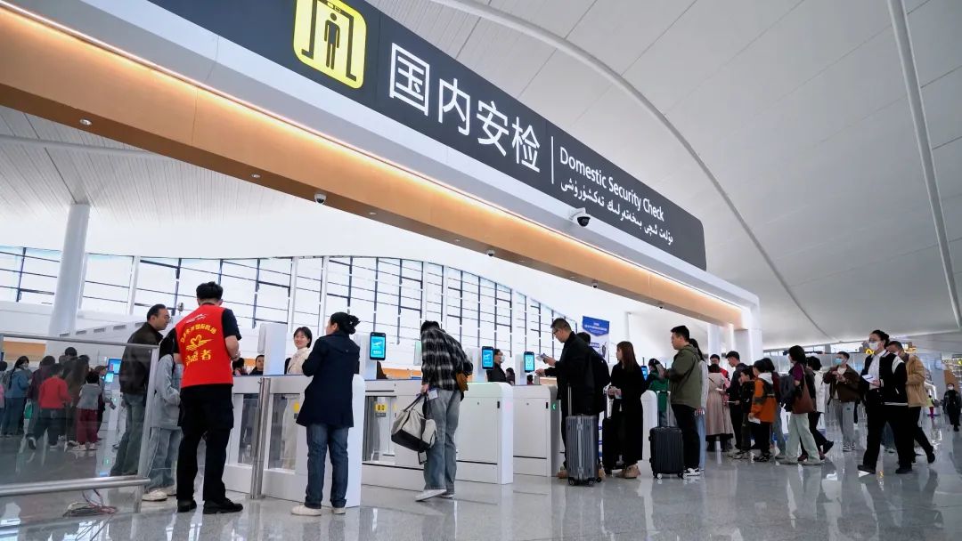 翱翔丝路 擎画新章｜乌鲁木齐天山国际机场转场运行满月记