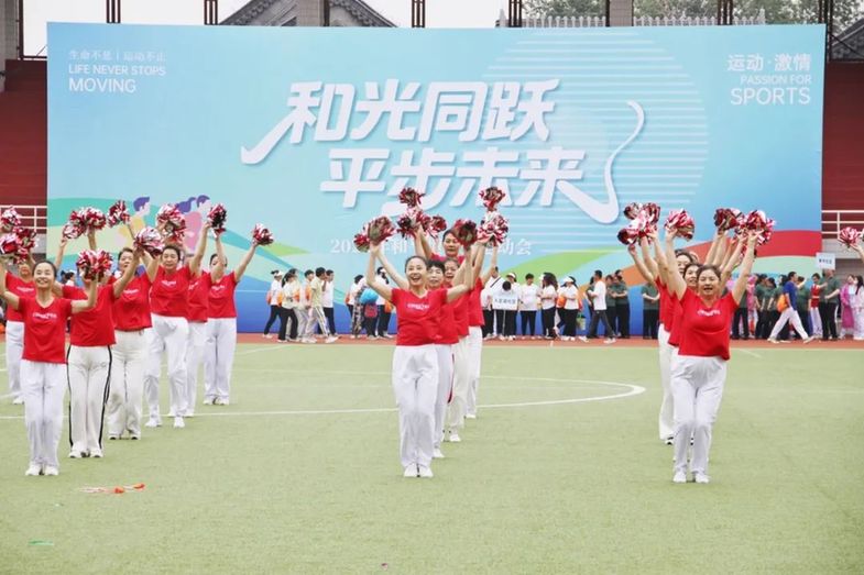 北京市东城区和平里街道举办趣味运动会 织就全民健康网