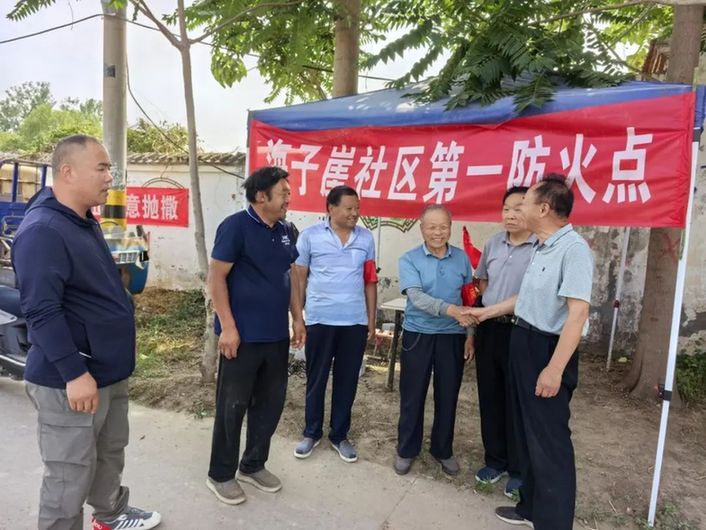 江苏徐州凤城街道：桑榆未晚，助力麦收展担当