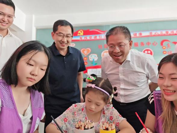 “语”润童心，“药”传文化——红树林志愿团暑期实践暖乡校