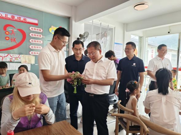 “语”润童心，“药”传文化——红树林志愿团暑期实践暖乡校