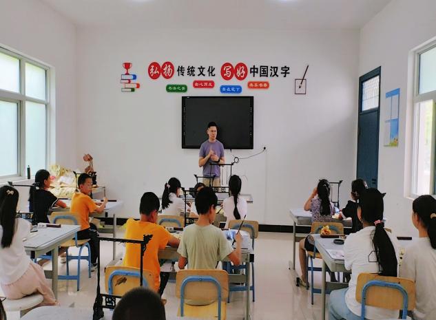 “语”润童心，“药”传文化——红树林志愿团暑期实践暖乡校