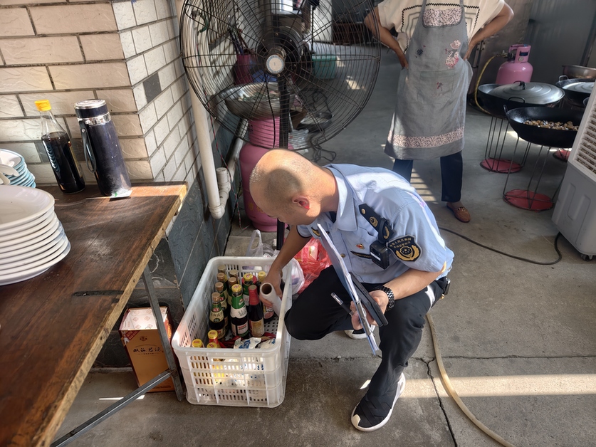 南通市通州区市场监管局刘桥分局开展农家宴交叉检查行动