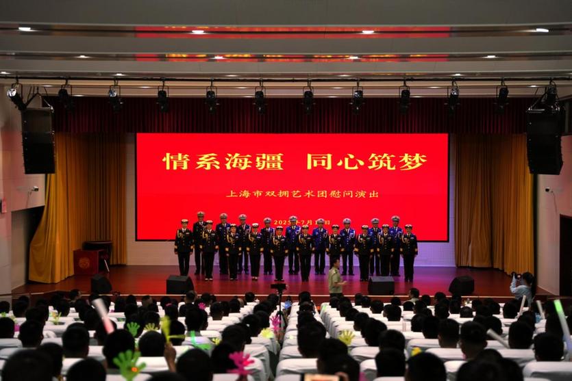 黄浦江畔送暖意 双拥花开润心田