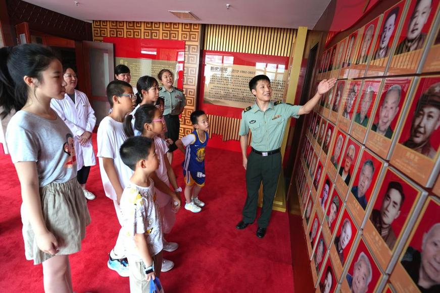 军民鱼水情更深 红色基因代代传——北京朝阳和平街街道创新形式庆祝建军98周年