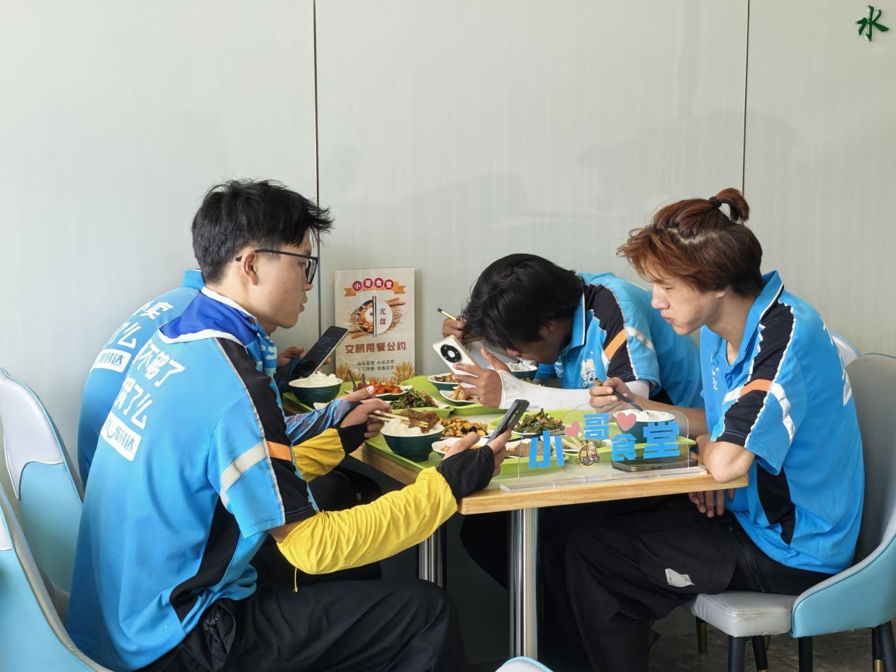 江苏阳澄湖镇：聚焦新就业群体需求 打造暖心“小哥食堂”