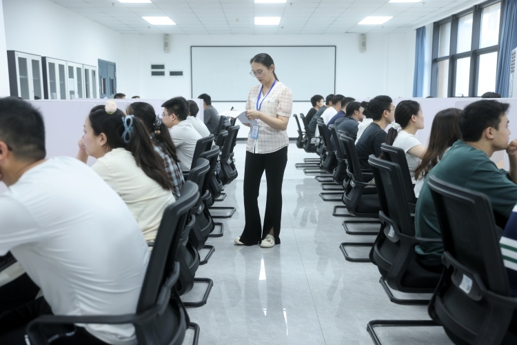2025年“法考”开考 重庆1.8万余人参加考试
