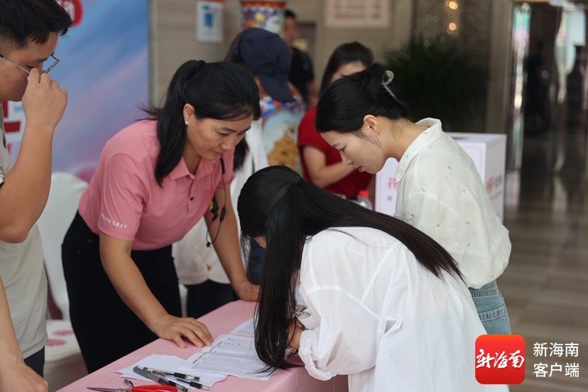 “爱在椰城 牵手南海卫士”联谊活动助力军地青年携手缔结美好情缘