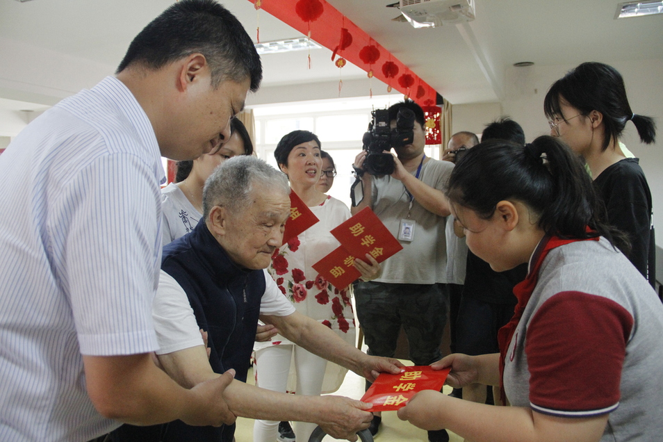 “助学圆梦”铺就困难学子希望之路