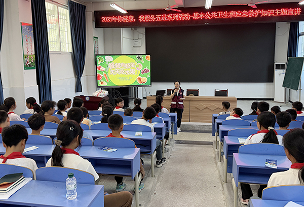 营养与食品安全知识进校园，护航青少年健康成长