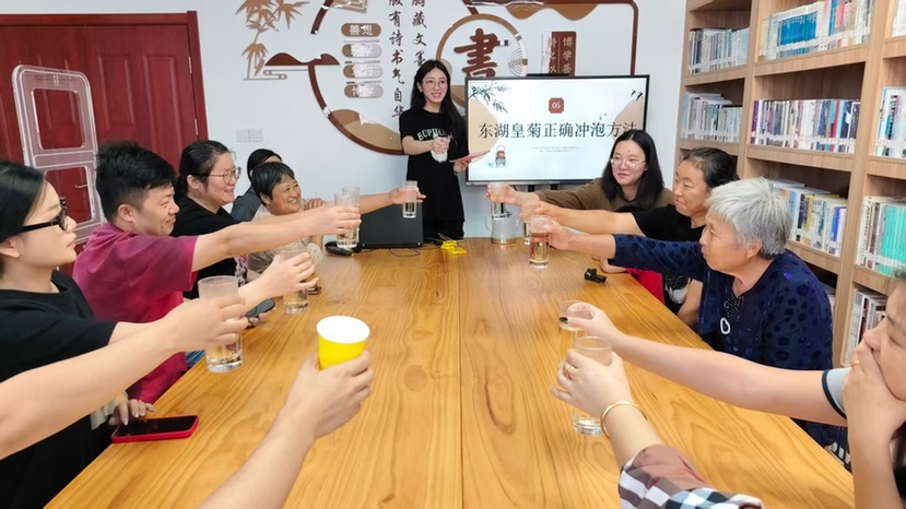 【茉莉花开 艺通江海】乡茶牵乡情 菊香满书吧——如东县大豫镇开展茶文化主题阅读活动