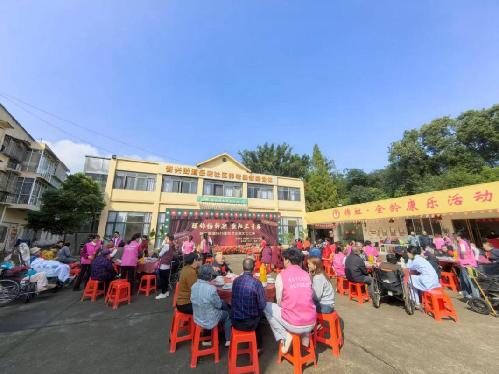 成都新津：“一站式”社区养老托起幸福“夕阳红”