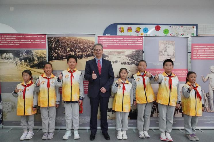 奥林匹克精神主题展走进校园，学校内开启“文明对话 圣火永续”之旅​