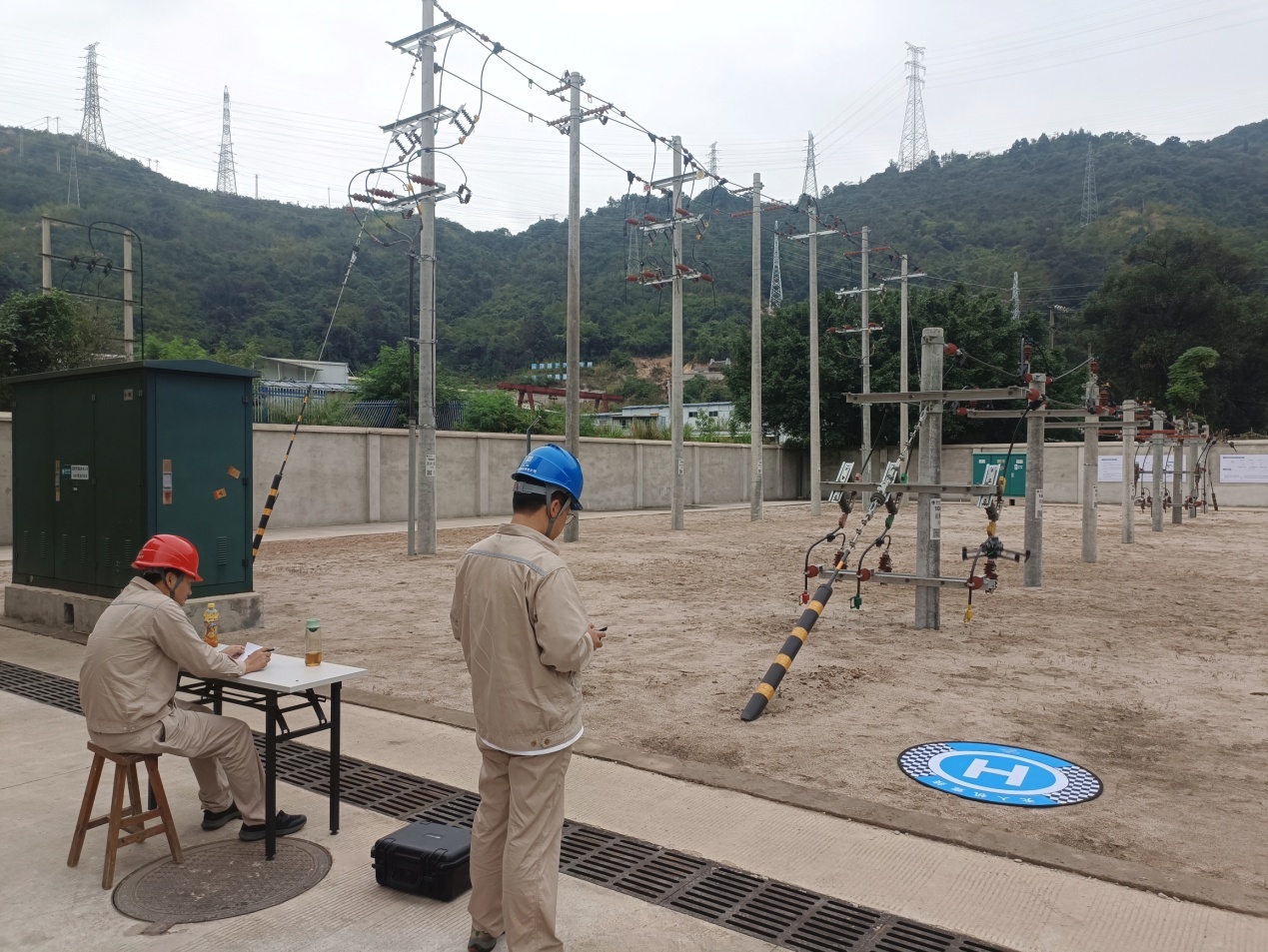 以赛促学练强技能 无人机巡检展风采