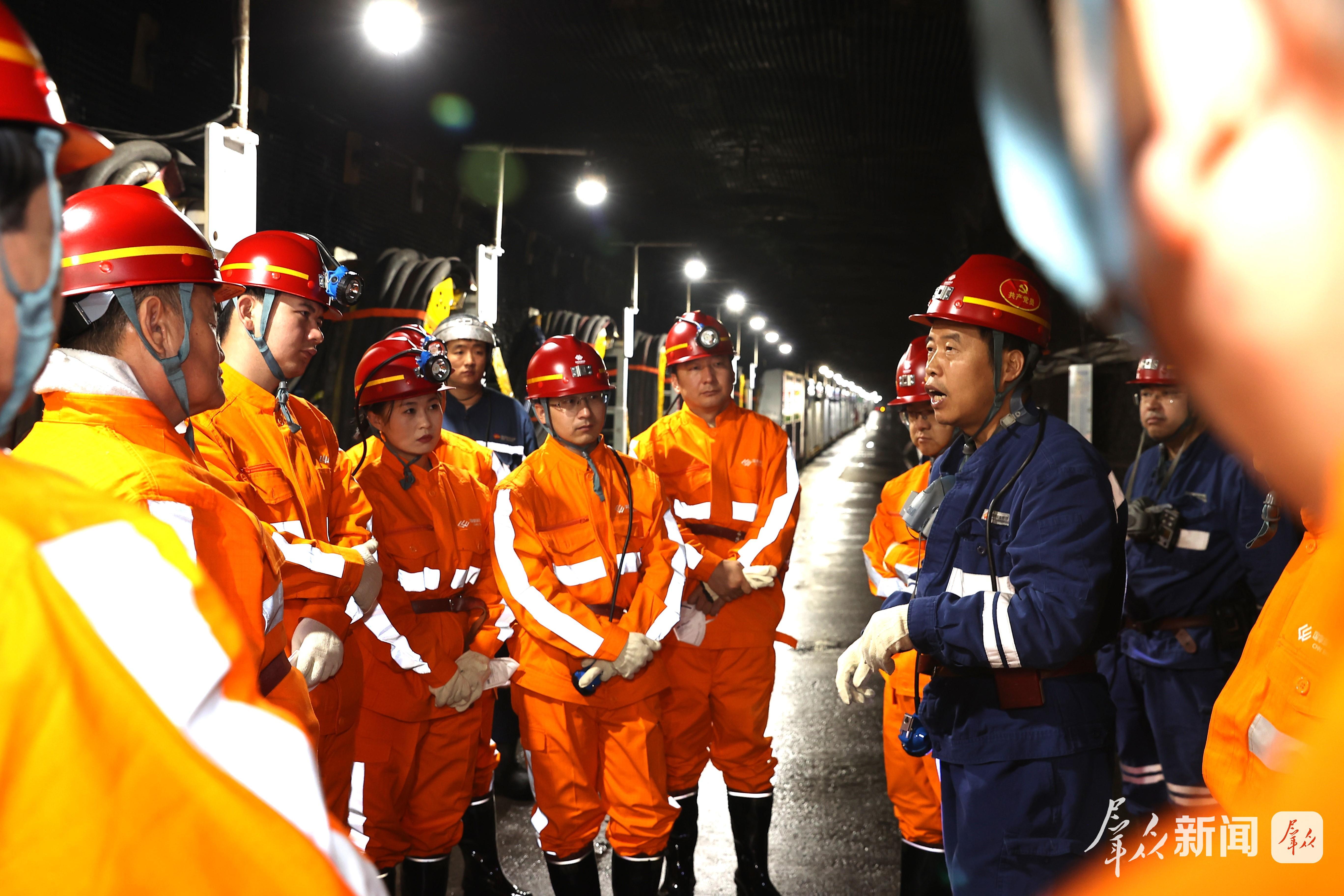 井下“无人” 矿上无忧——探访神东煤炭集团“指尖采煤”技术