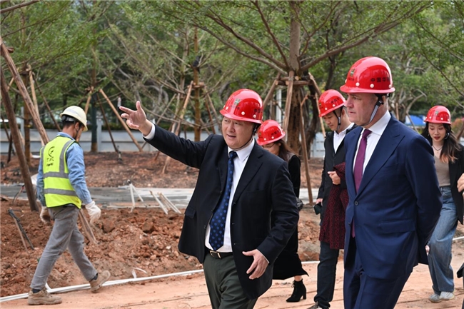 瑞典前首相赖因费尔特到访香江1号