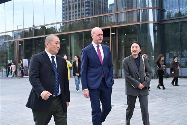 瑞典前首相赖因费尔特到访香江1号