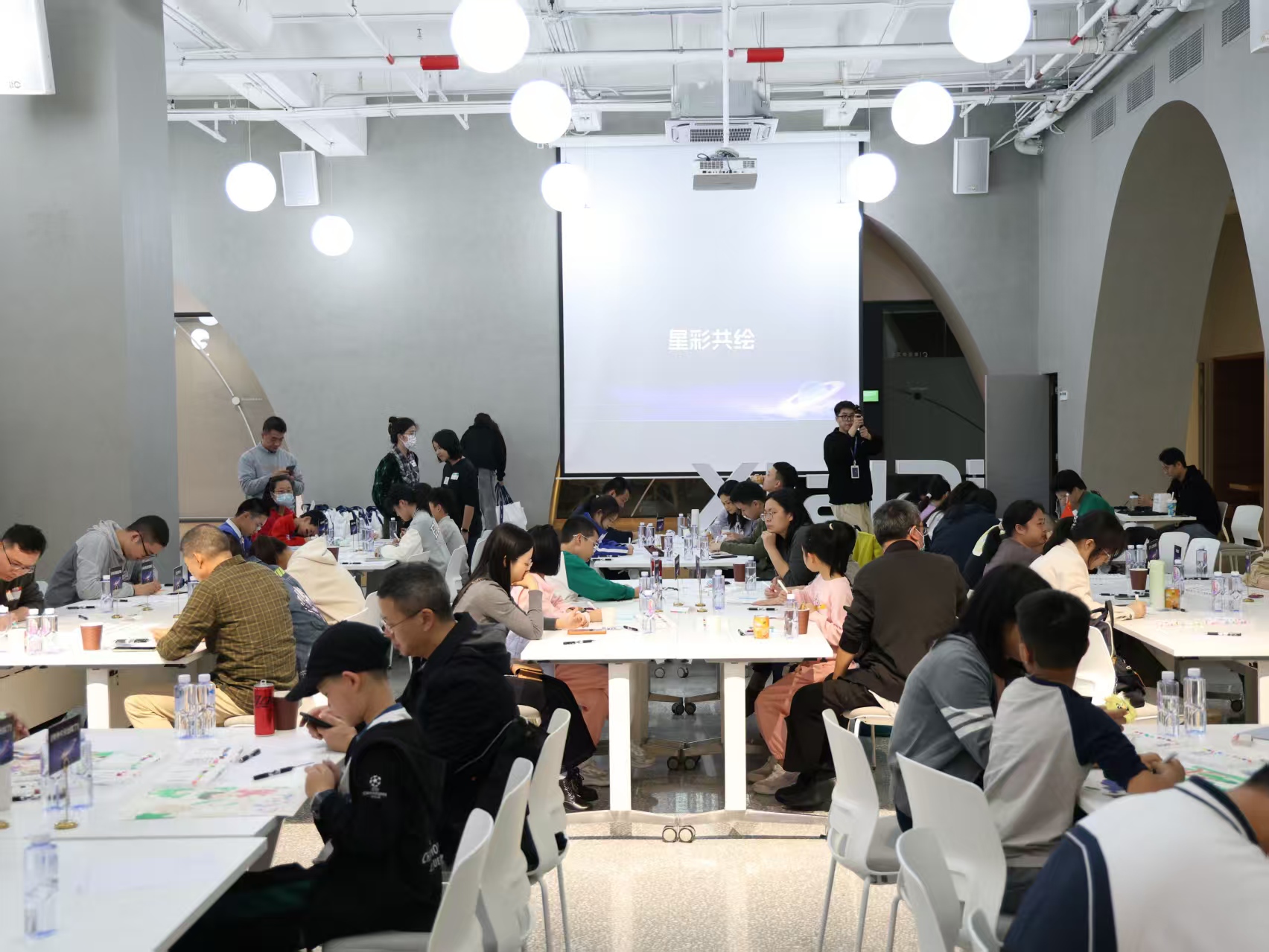科幻与慈善携手：“AI向善 科幻筑梦”星彩共绘公益活动举行