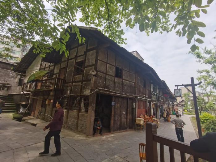 告别“悬心房”住上“安心房” 重庆10475户危旧房改造全面启动