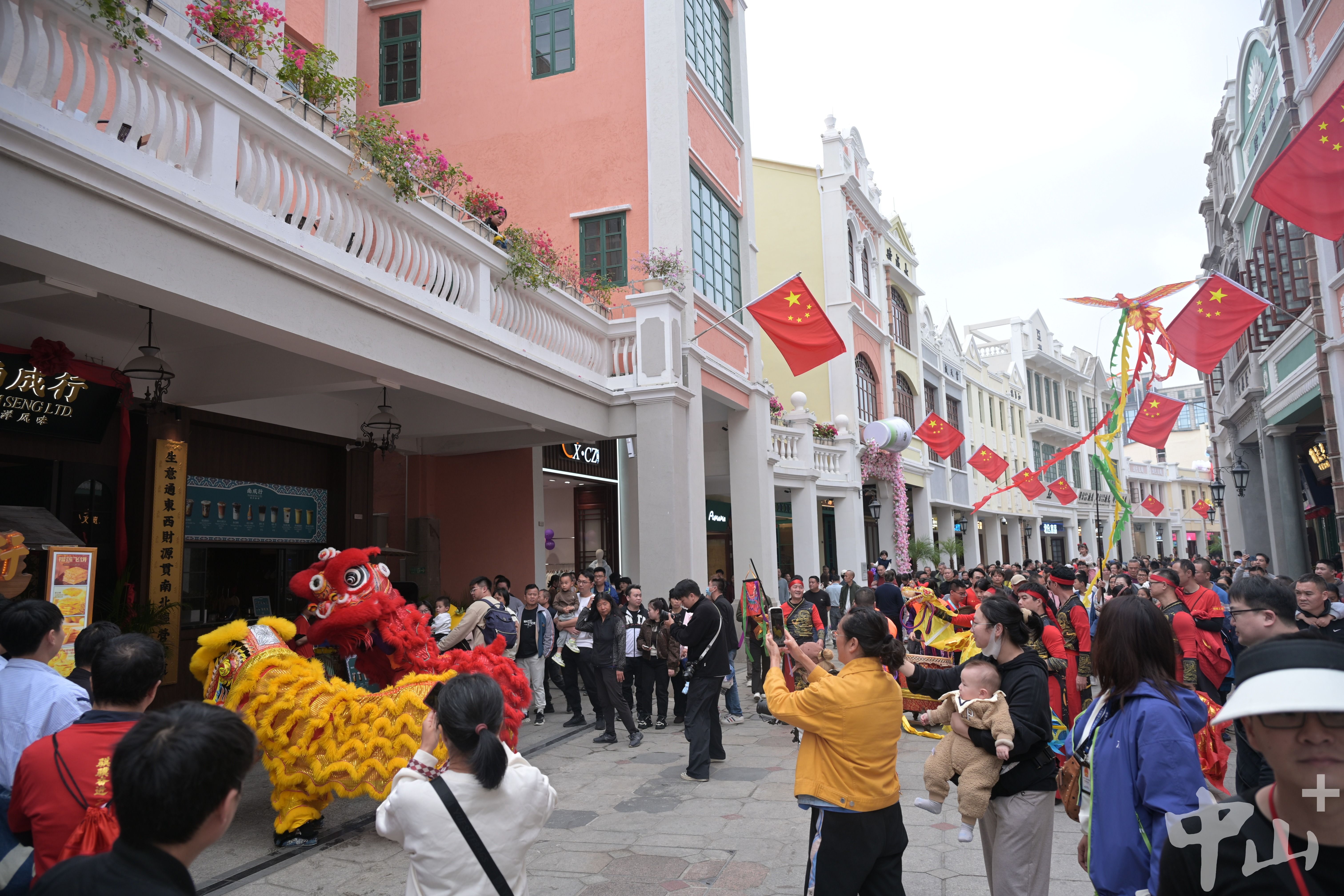 龙腾狮跃贺新春！中山孙文西路步行街举办贺岁巡游活动