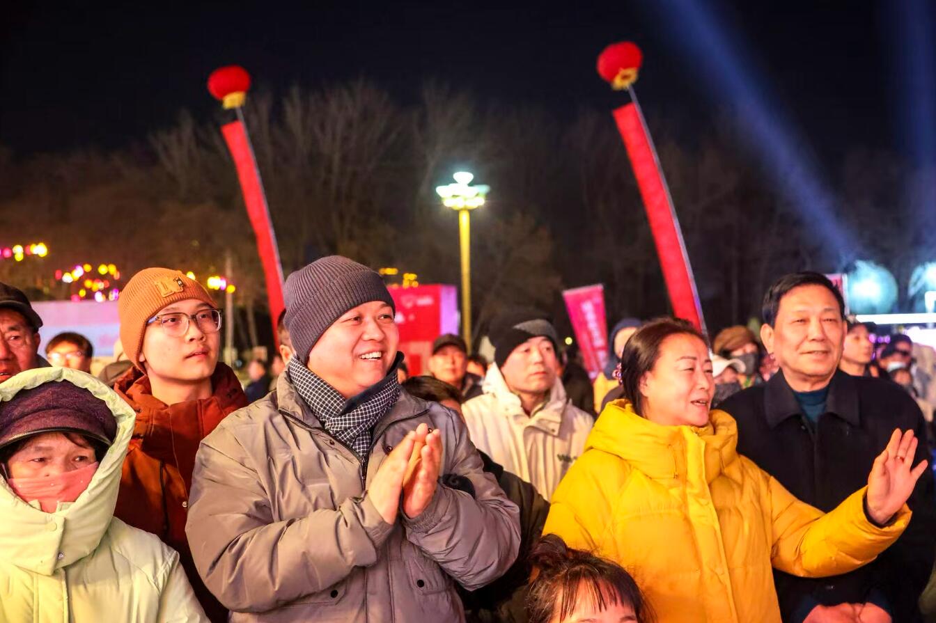 大武口年货大集热闹启幕 昼夜双主场让年味拉满 大武口年货大集热闹启幕 昼夜双主场让年味拉满