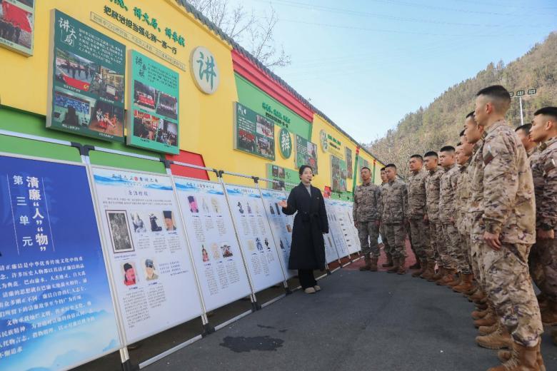 迎新春 话双拥 重庆“四进军营”搭建军民连心桥