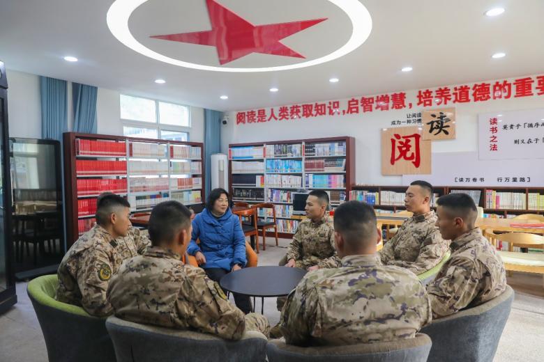 迎新春 话双拥 重庆“四进军营”搭建军民连心桥