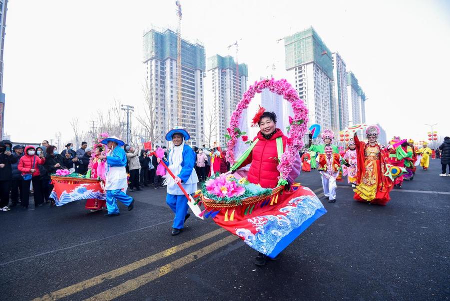 内蒙古通辽市：秧歌大巡游 年味满新春