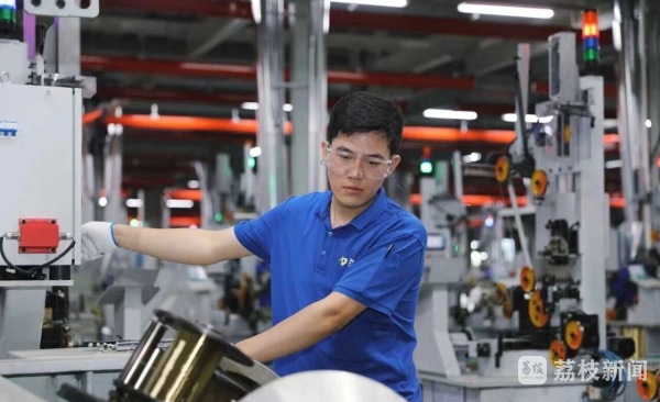 热气腾腾的中国年 | 冲刺“开门红” 江苏各地企业忙生产、赶订单