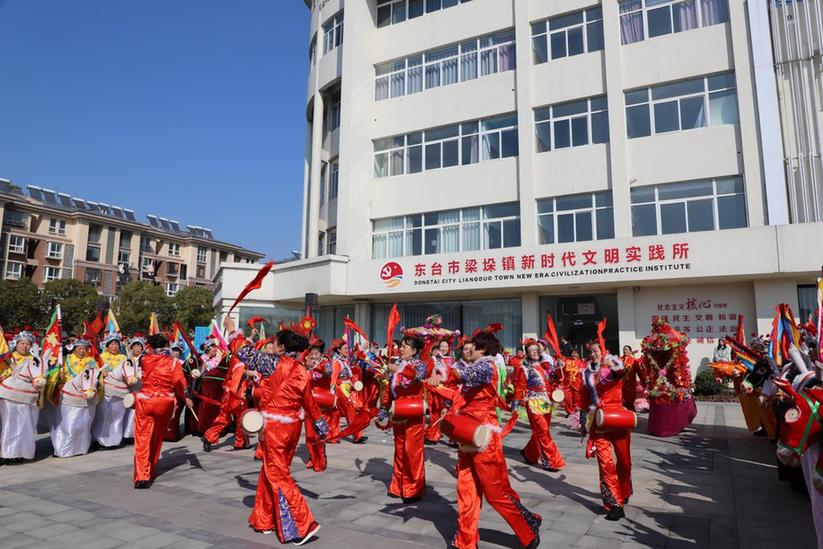 【新春走基层】江苏省东台市梁垛镇：民俗踩街闹新春 欢乐祥和年味浓