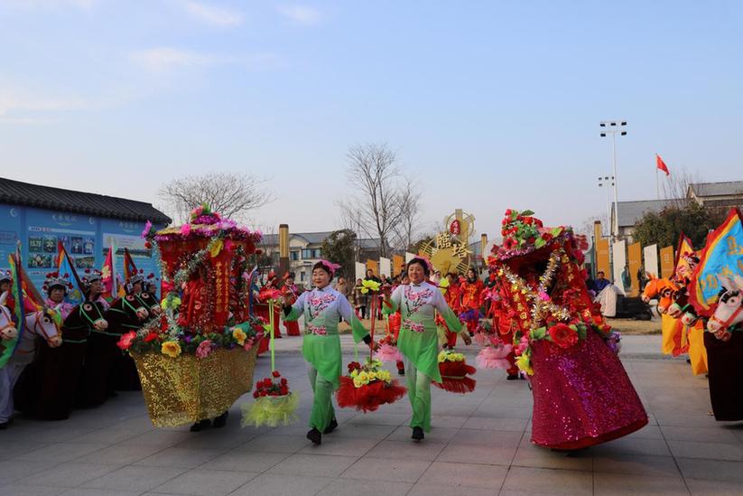 【新春走基层】江苏省东台市梁垛镇：民俗踩街闹新春 欢乐祥和年味浓